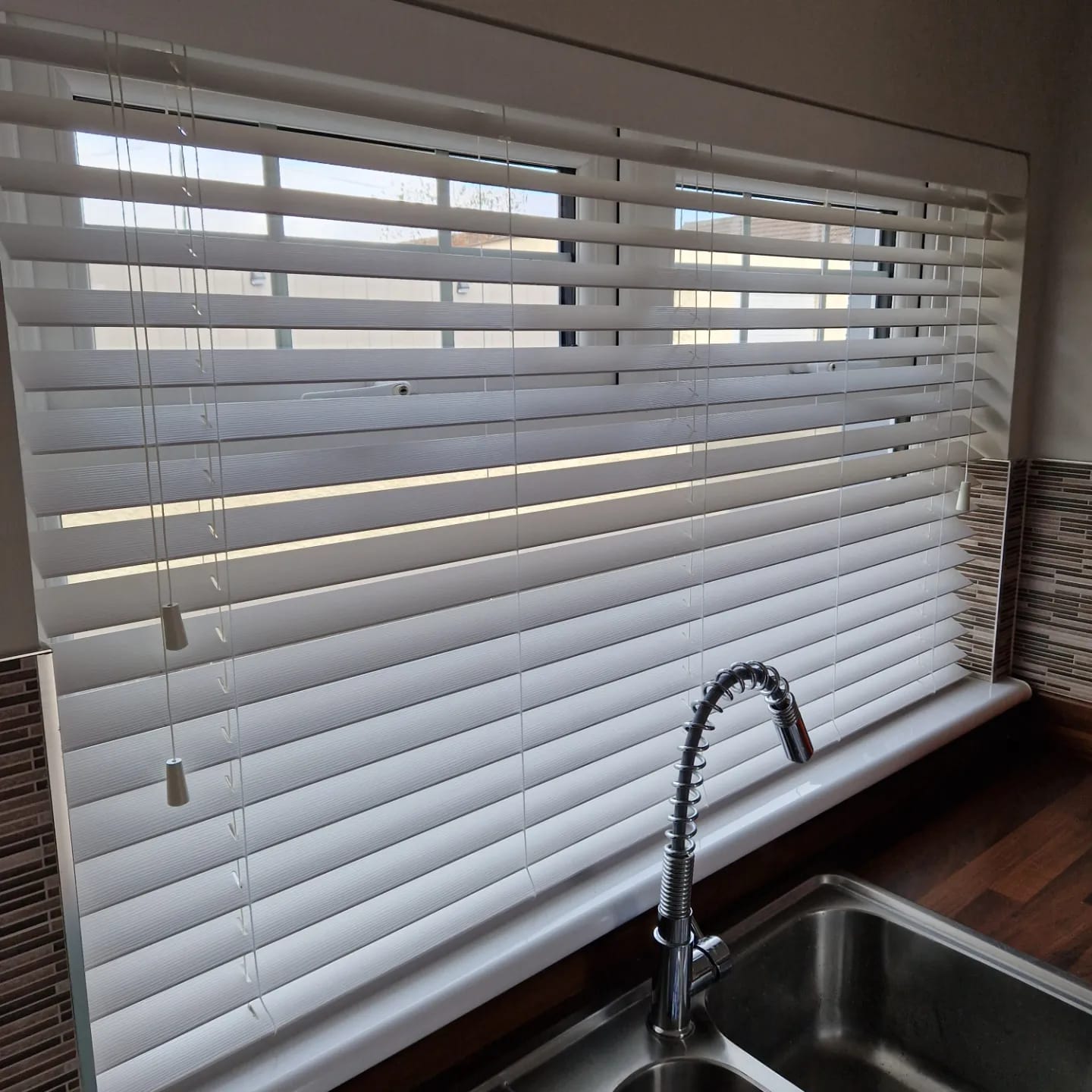 venetian blinds above sink open